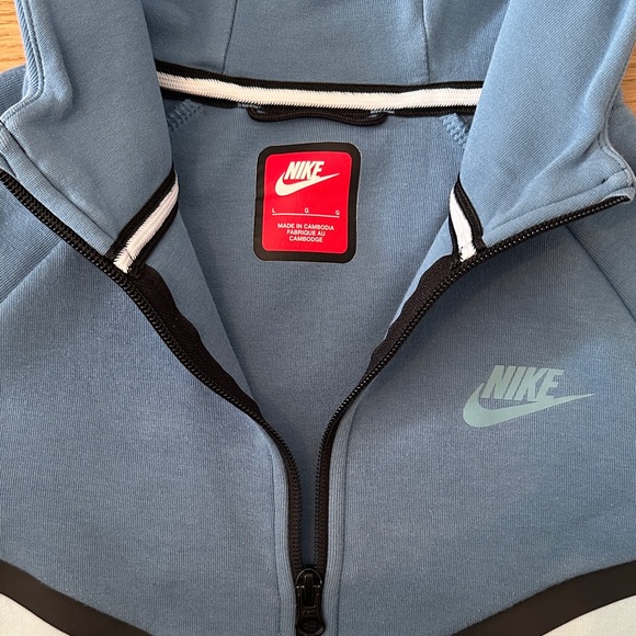 Nike Two-Tone Blue and White Sportswear Tech Fleece - Picture 2 of 3